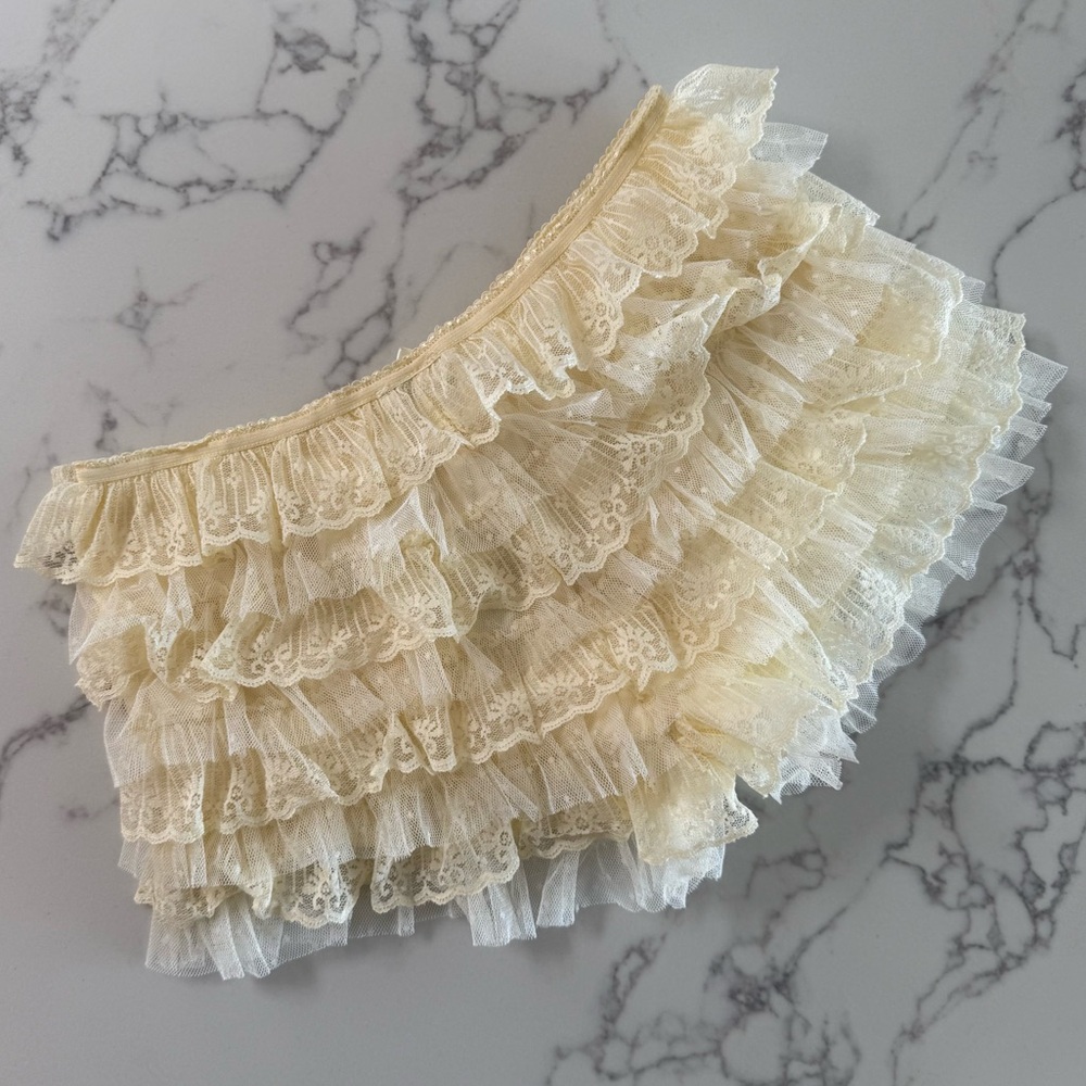 Jaded London Rhea Lace Ruffle Bloomer Micro Shorts - Vanilla - Size US 4 - Picture 3 of 7